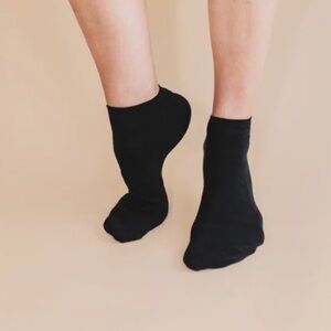 ♥️NEW- Quinn Women's Black Organic Cotton Socks